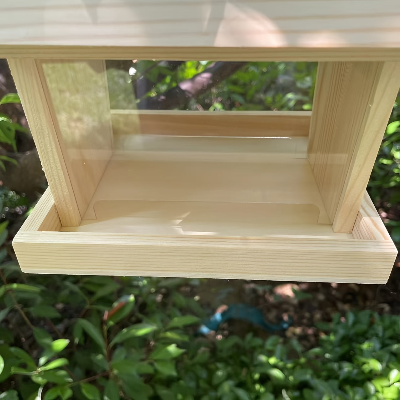 Comedero de Madera para Pájaros – Diseño Artesanal y Funcional para Exterior