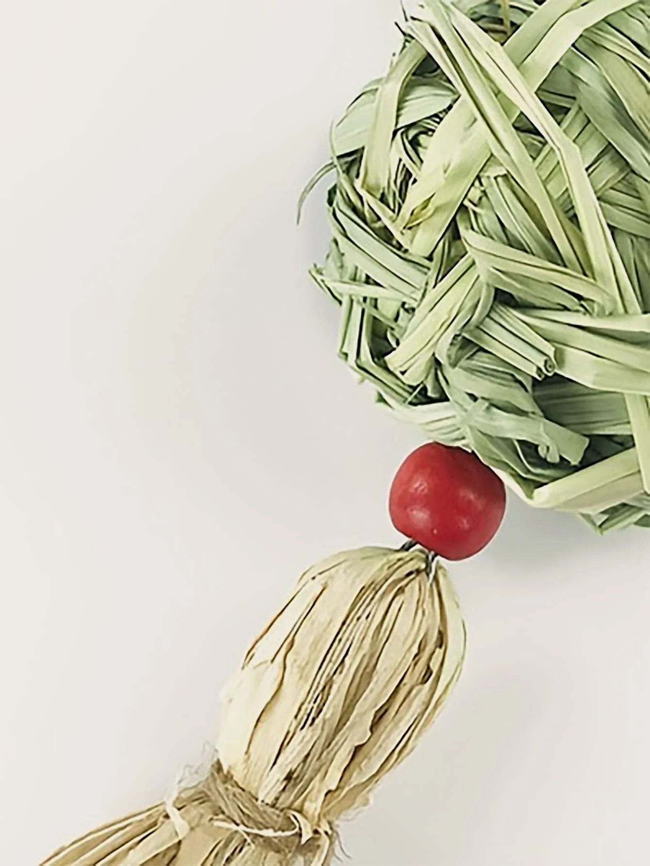 Bola Tejida de Hierba Natural – Juguete de Masticación para Conejos y Roedores 🌱