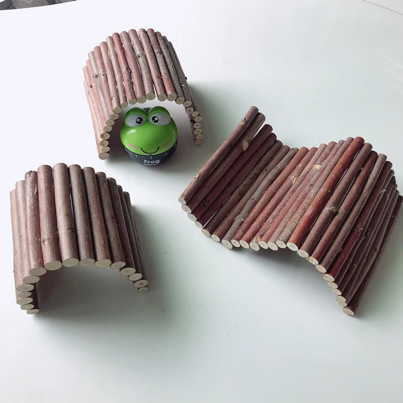 Puente de Escalada de Madera para Pequeños Roedores – Diversión y Seguridad en Jaulas